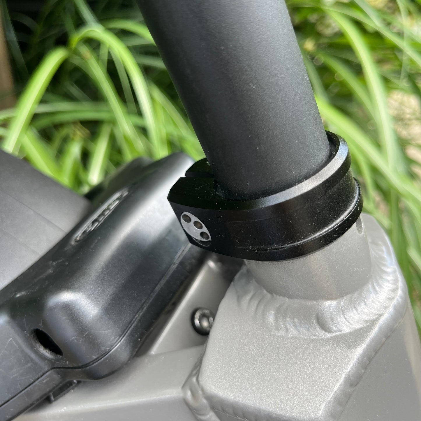 Anti-theft seat post clamp