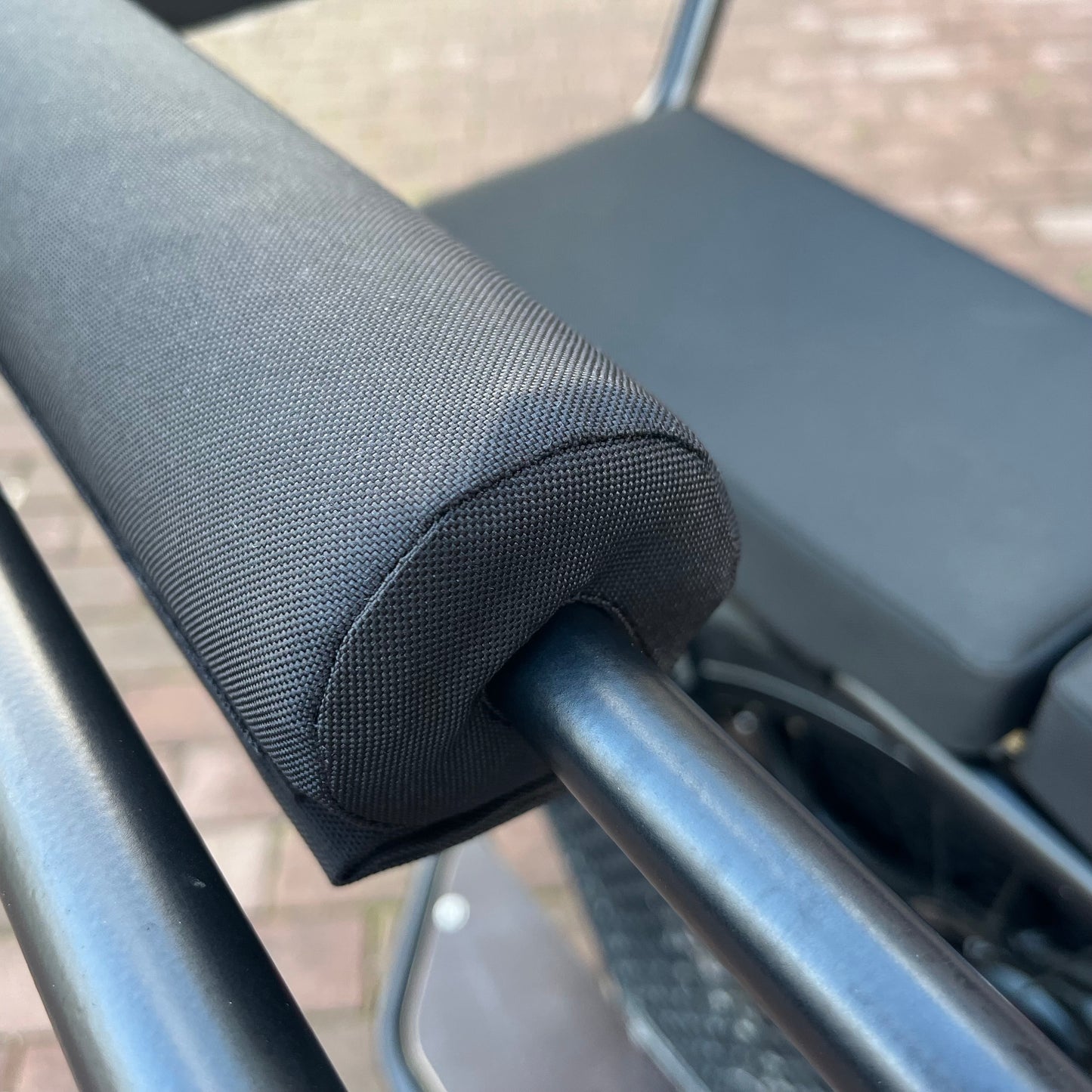 Longtail Pillow Monkey bar - Black