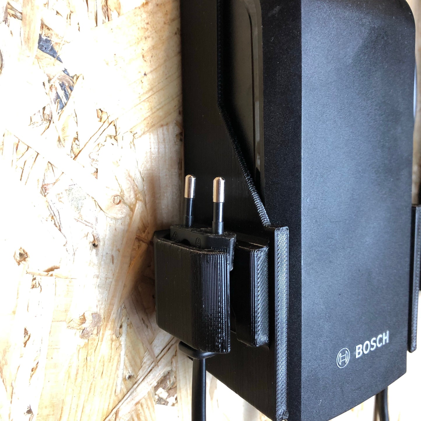 Wall storage system for Bosch PowerPack (rack/luggage carrier) & charger