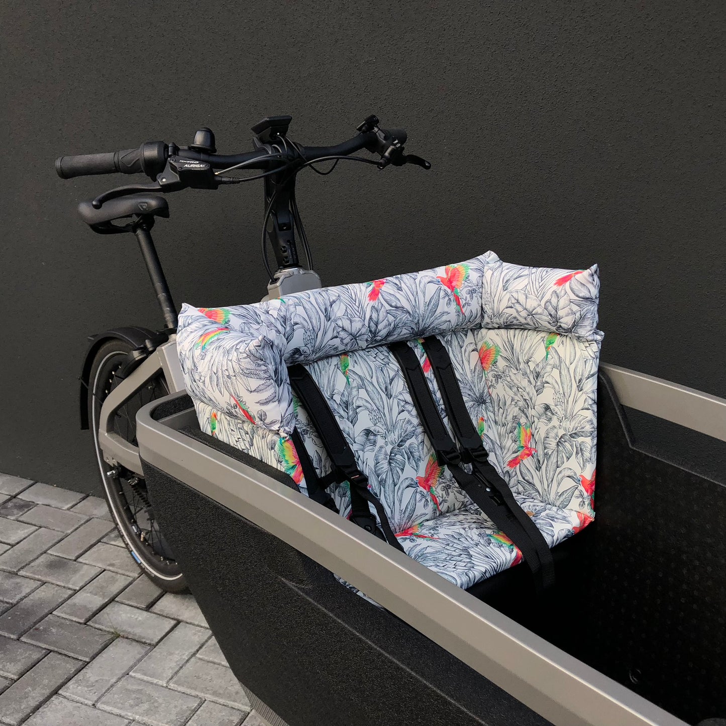 Cargo bike pillow - Parrot